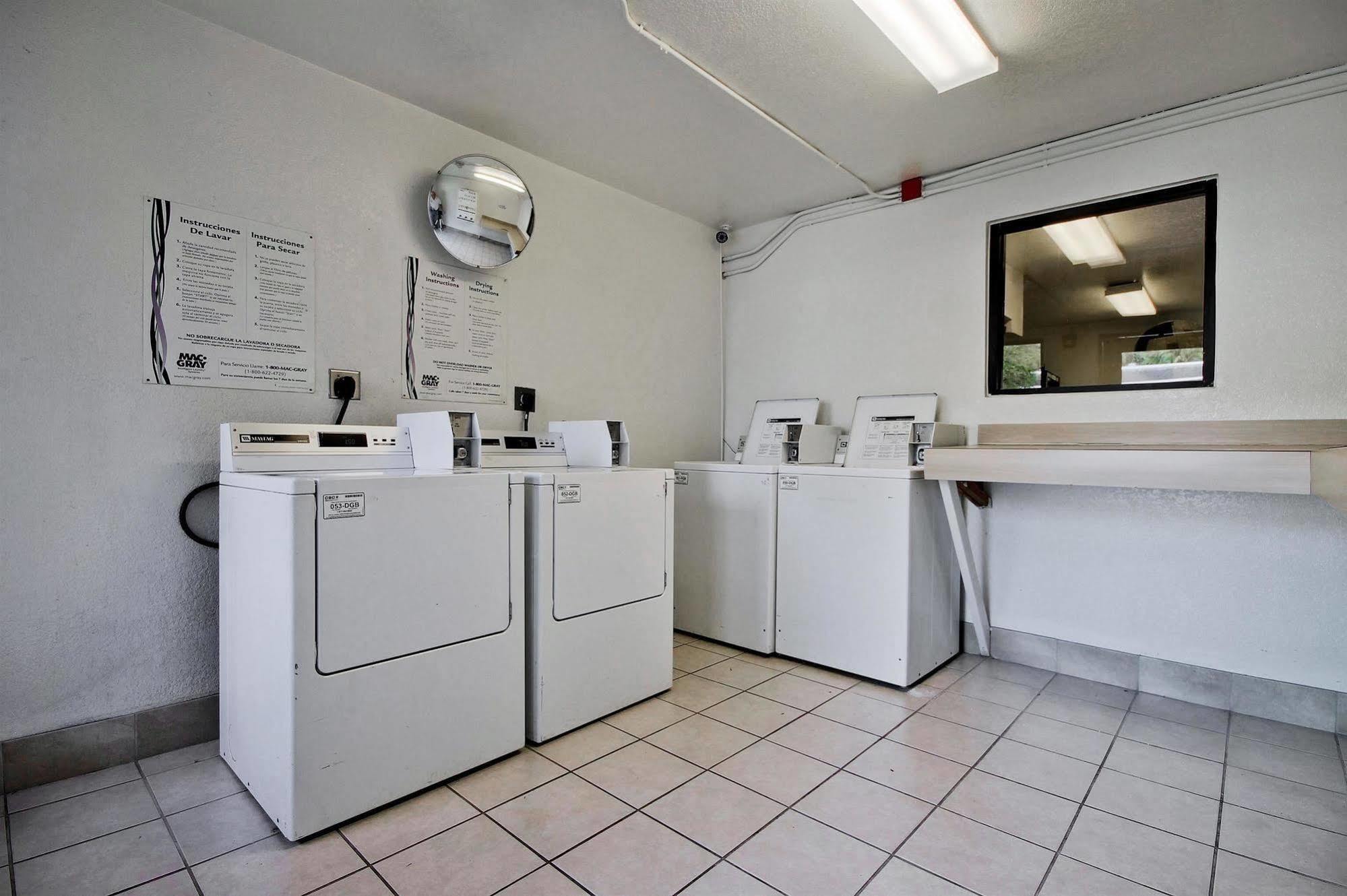 Travelodge By Wyndham Pompano Beach Buitenkant foto