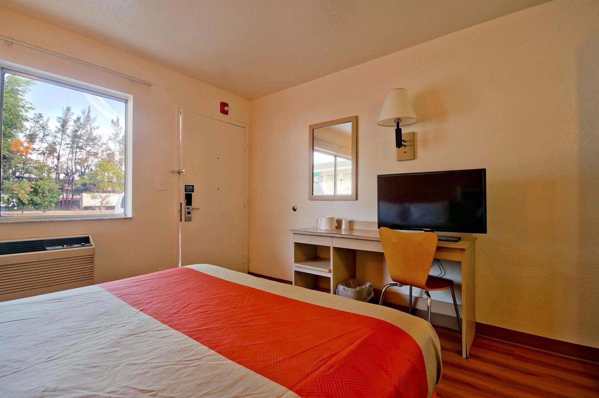 Travelodge By Wyndham Pompano Beach Buitenkant foto