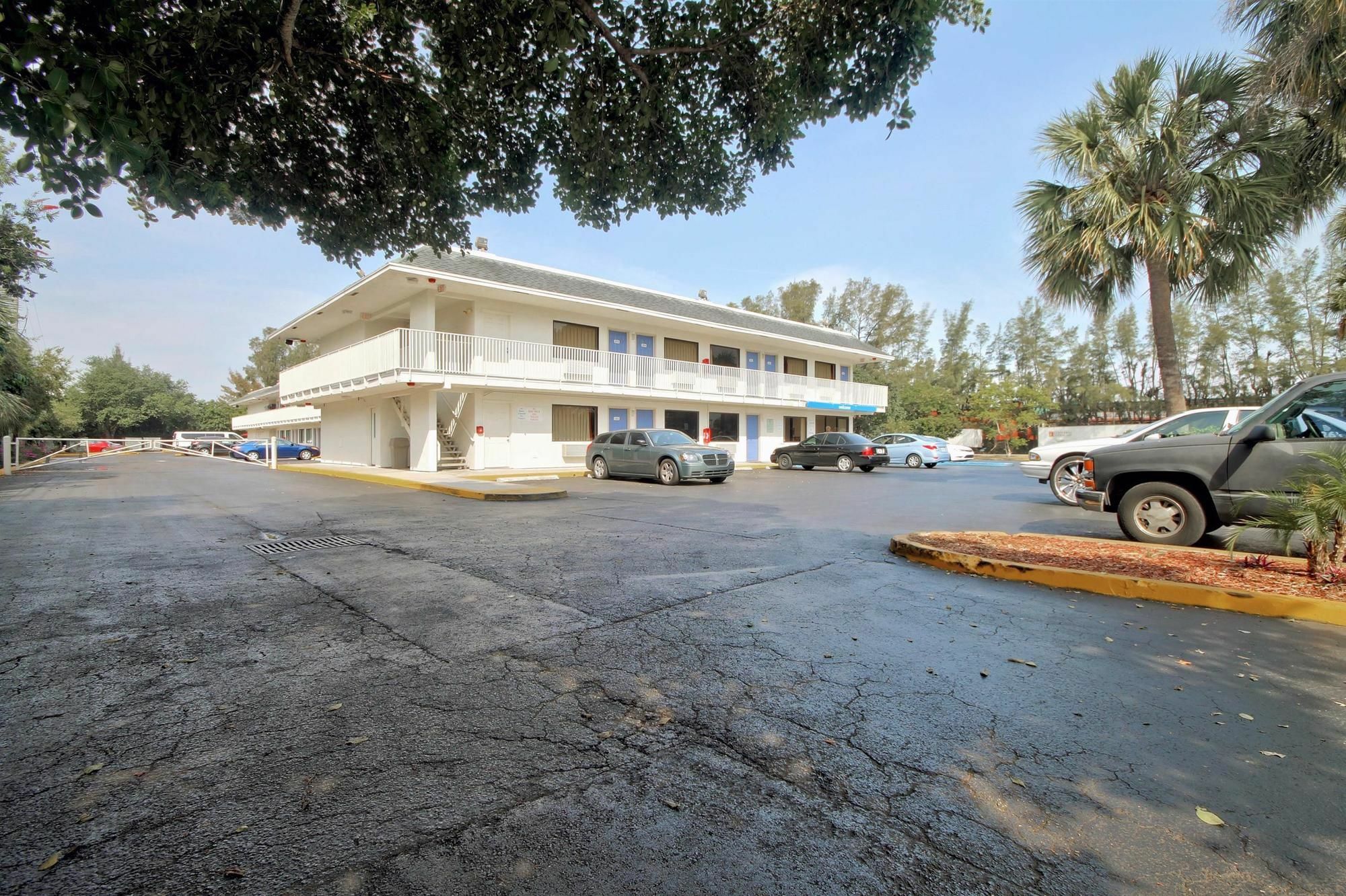 Travelodge By Wyndham Pompano Beach Buitenkant foto