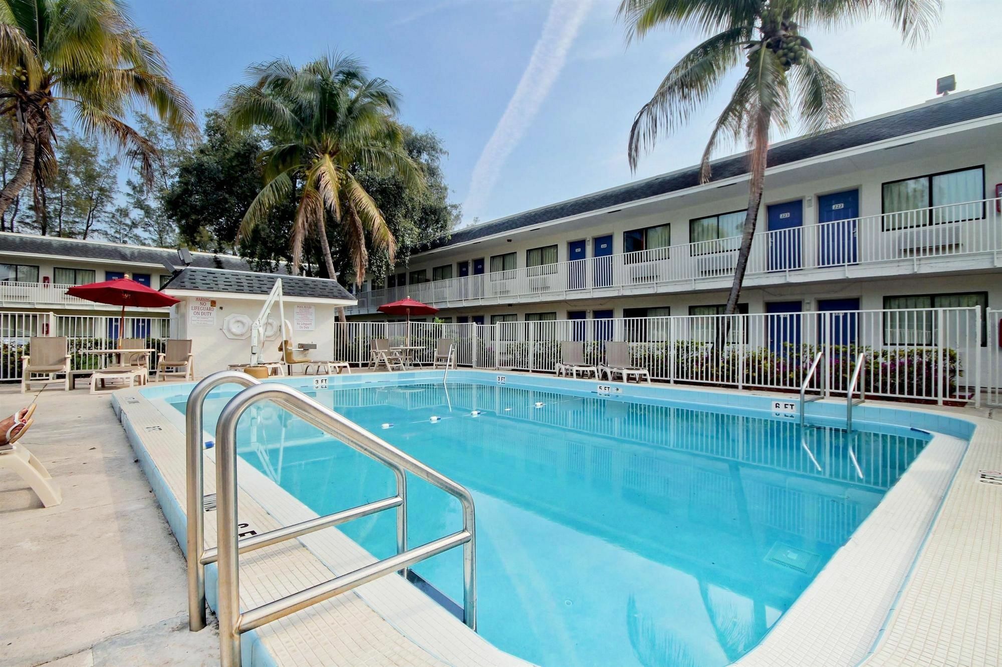 Travelodge By Wyndham Pompano Beach Buitenkant foto