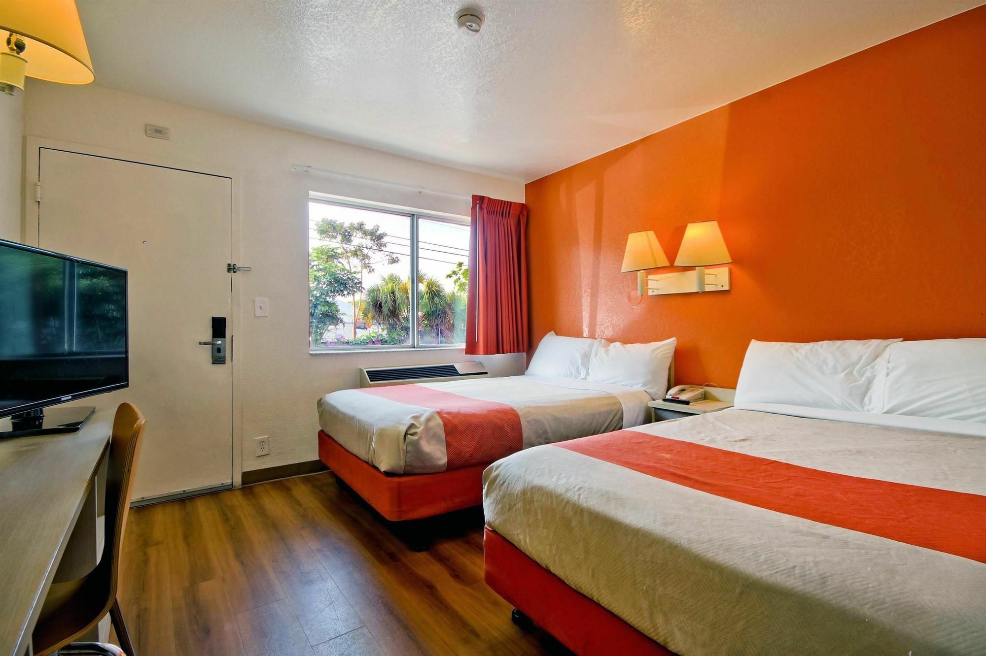 Travelodge By Wyndham Pompano Beach Buitenkant foto