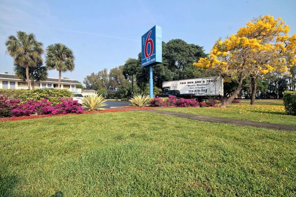 Travelodge By Wyndham Pompano Beach Buitenkant foto